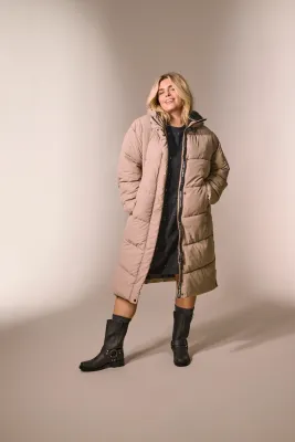 Only Carmakoma - Carmaggi - lange pufferjacket - bruin