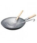 Wok avec accessoires de cuisine