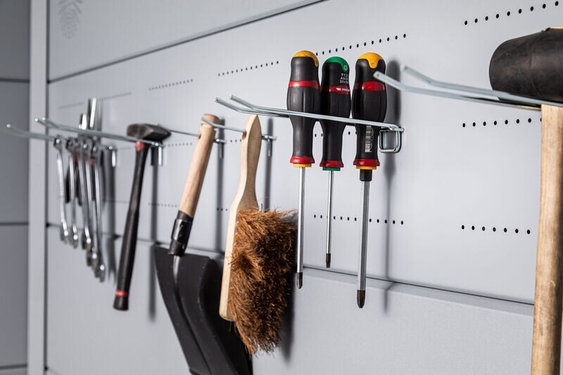 Plaque perforée avec crochets pour abris en acier Eleganto 2121  et 2721