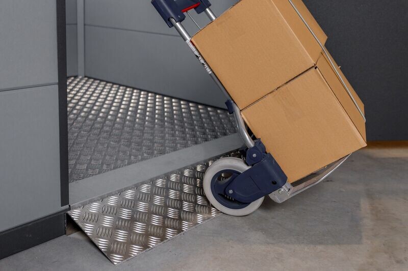 Rampe d’accès porte simple pour abri en acier Eleganto