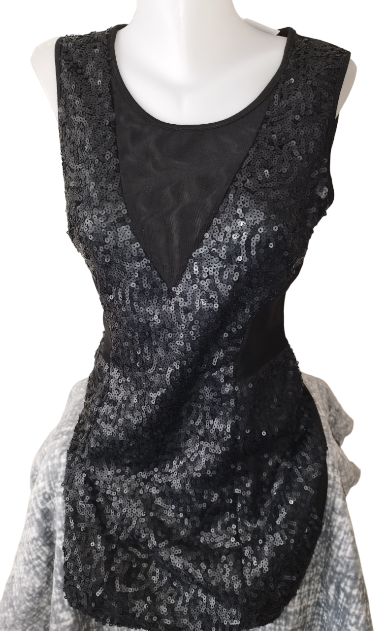 Robe noire avec déco T. 40 - L