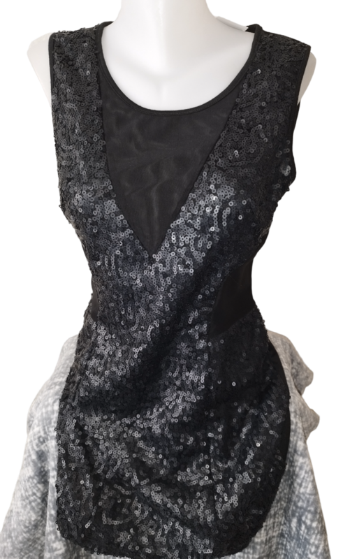 Robe noire avec déco T. 40 - L