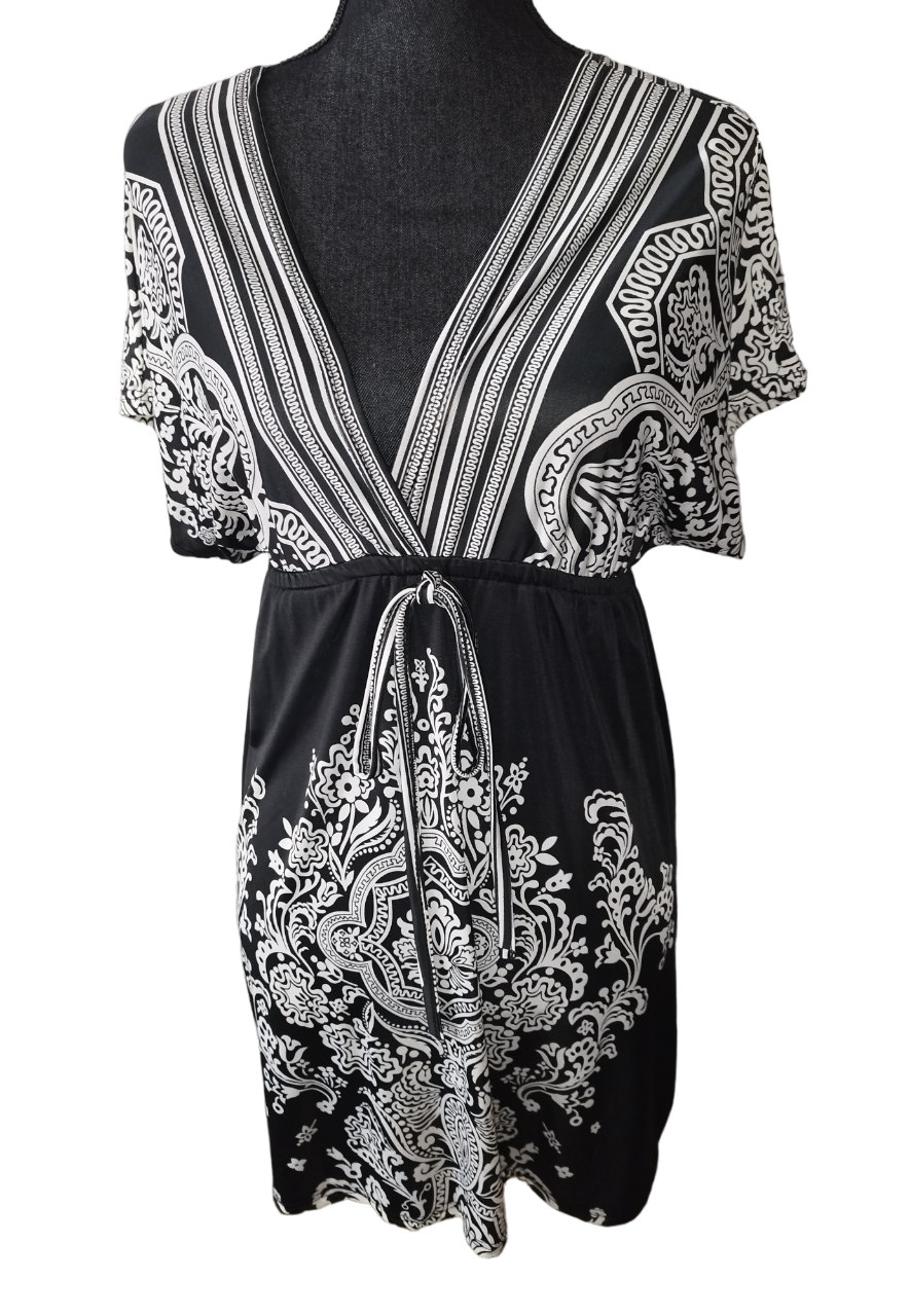 Robe fluide noire et blanche motif T. 36-S