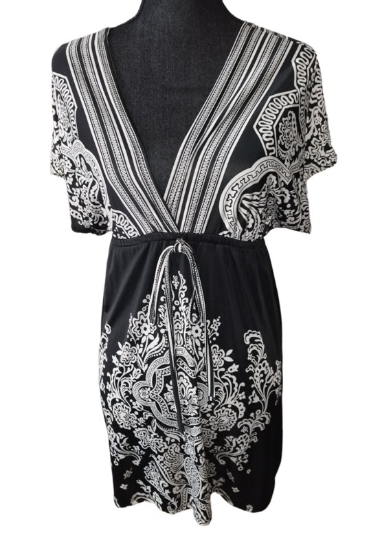 Robe fluide noire et blanche motif T. 36-S