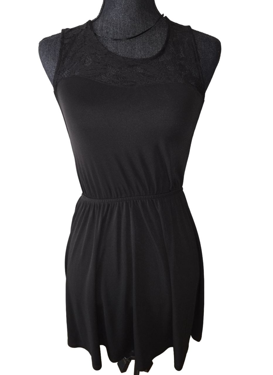 Robe noire sans manche dentelle T. 36-S