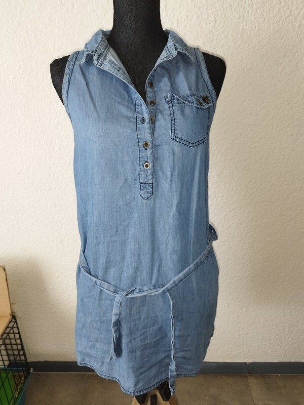 Robe couleur jeans sans manche et bouton T.16 ans