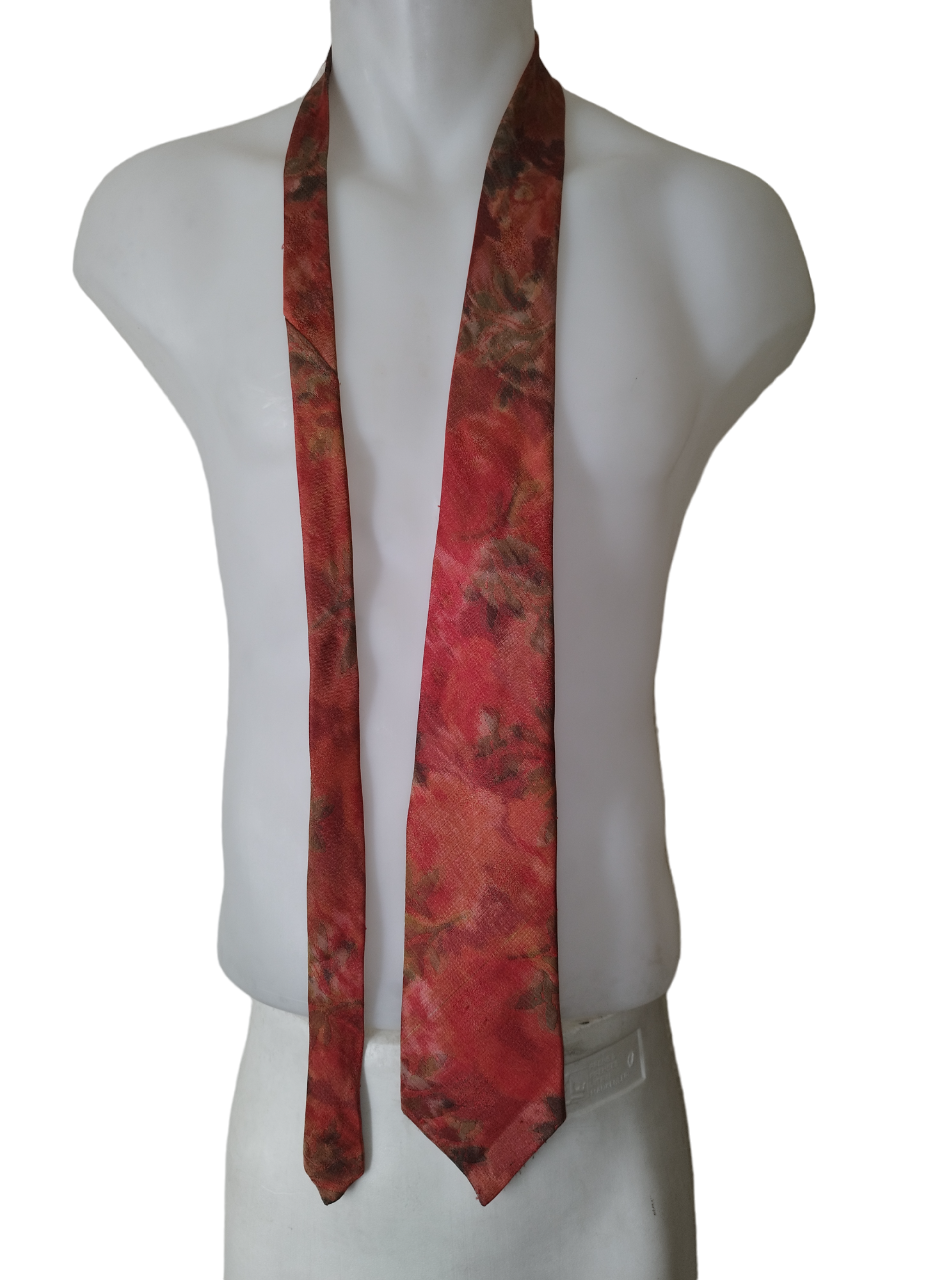 cravate bariolé rouge