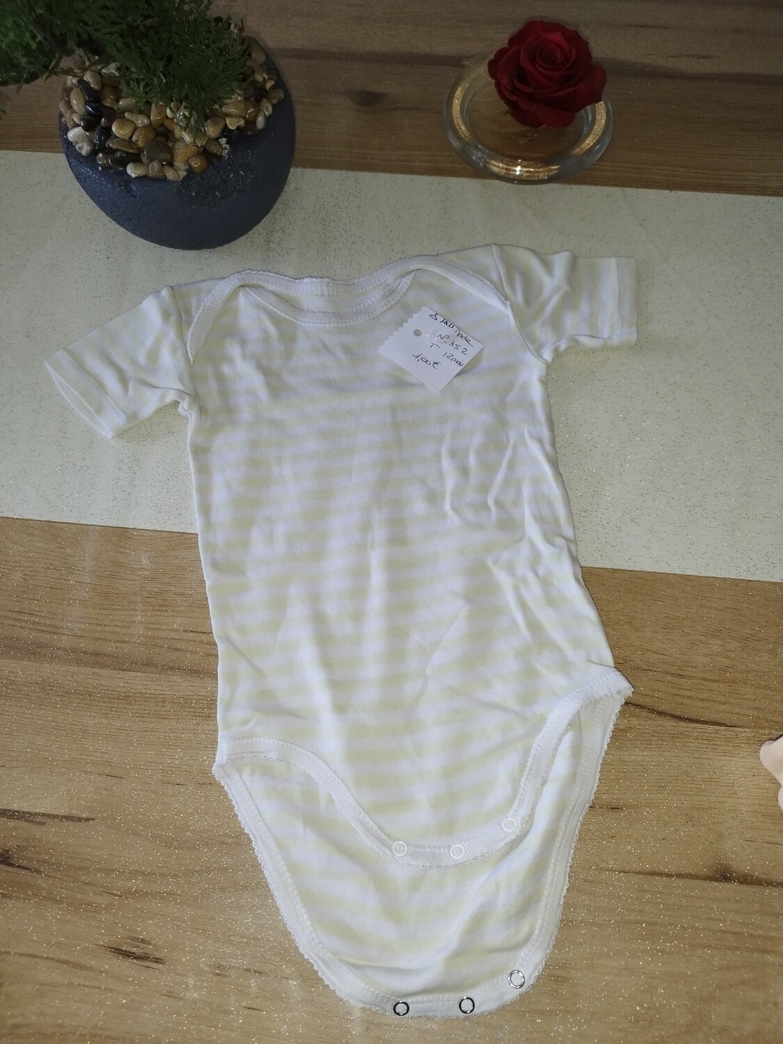 body jaune rayé T.  12 mois