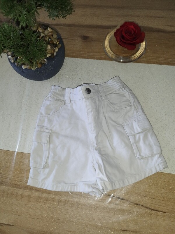 Short jeans blanc T. 6-12 mois