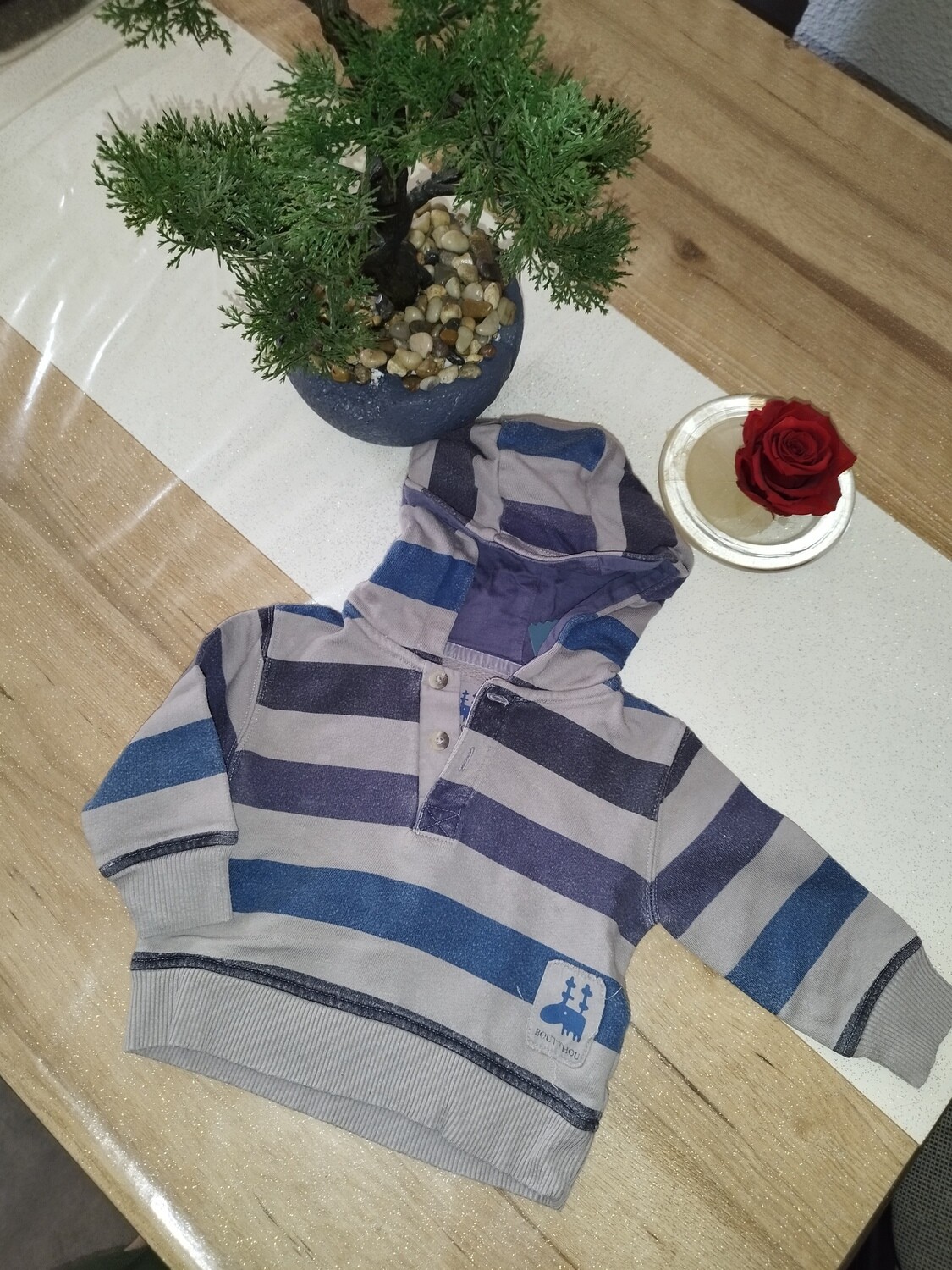 Pull capuche rayé bleu gris T. 12 mois