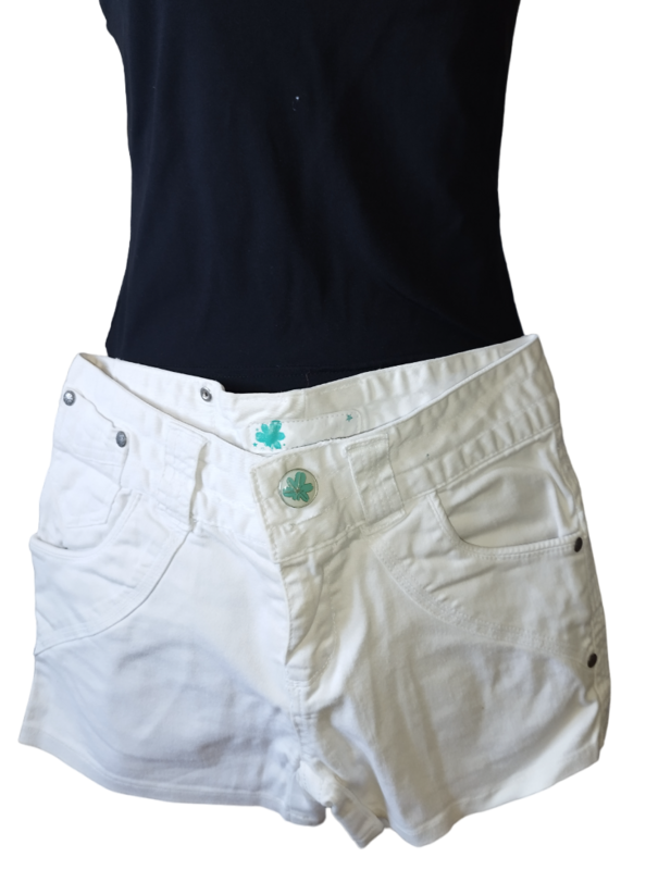 Short blanc dessin bleu derrière T. 34