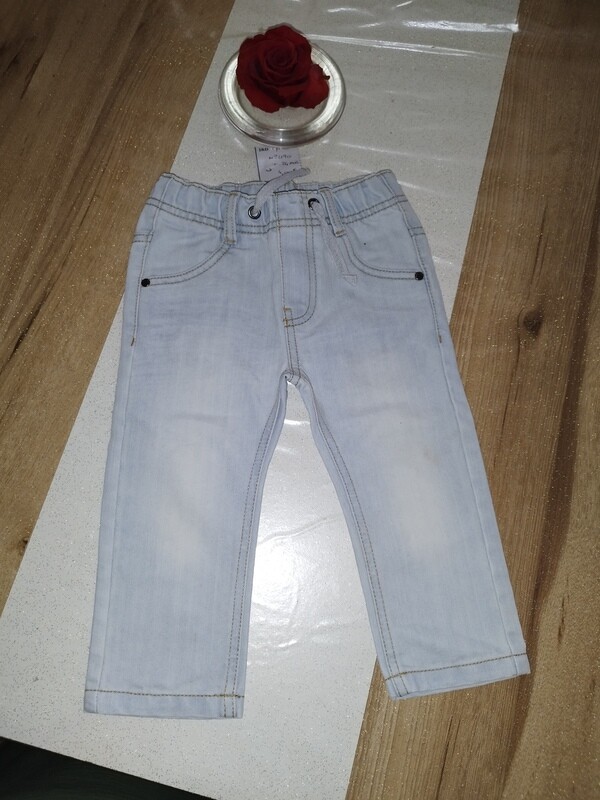Jeans bleu clair T. 24 mois