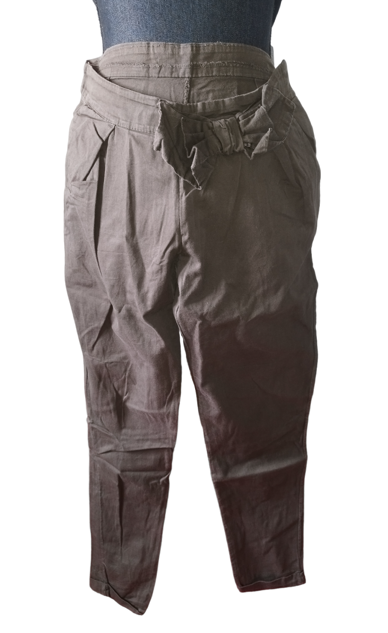 pantalon marron fin avec nœud Taille: M