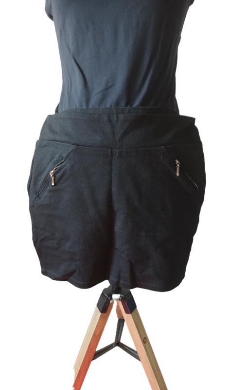 Jupe noire fermeture poche Taille 38