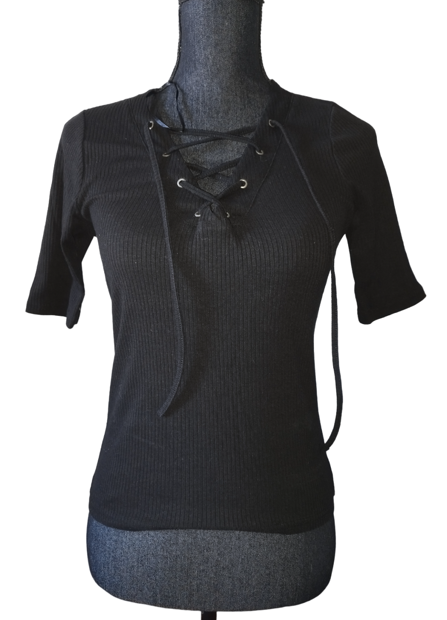 Tee-shirt noir lacet col Taille 36