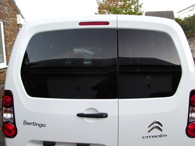 Peugeot Partner 2019+ Rear Barn Door Window Kit