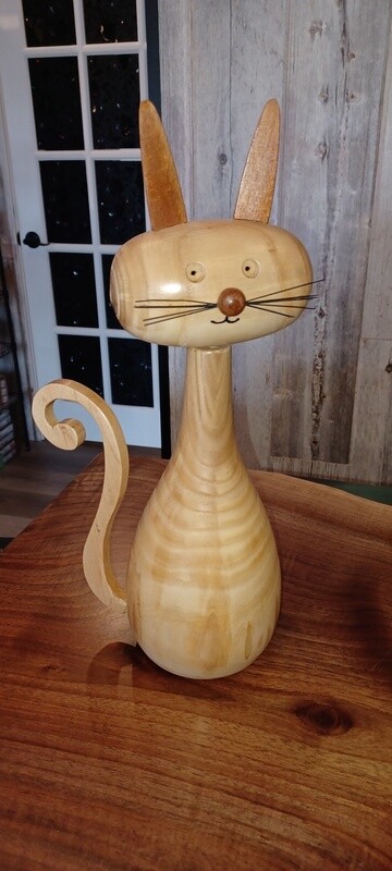 L&#39;Artisan / Sculpture sur bois / Chat