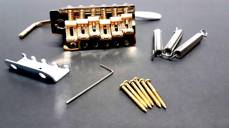 Vintage 6 Hole Tremolo, Gold
