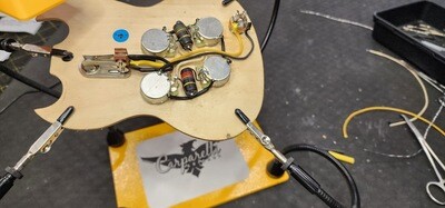 Carparelli SG Wiring Harness – 50’s Style CTS 500K Pots • Emerson Bumble Bee Capacitors • Pure Tone Jack