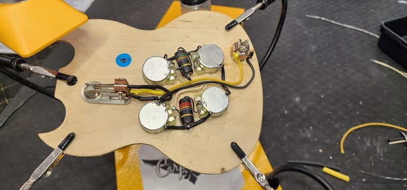 Carparelli SG Wiring Harness – 50’s Style CTS 500K Pots • Emerson Bumble Bee Capacitors • Pure Tone Jack