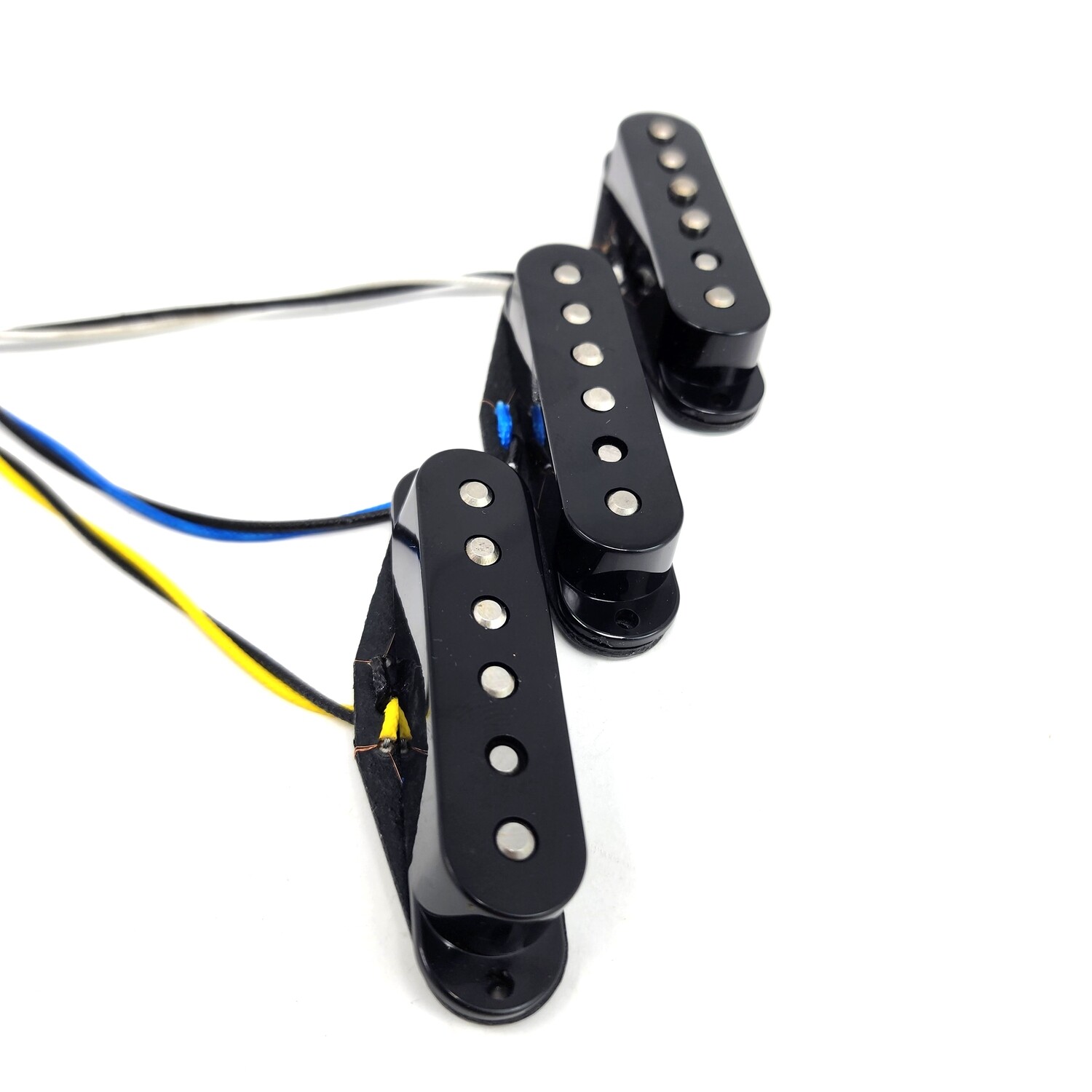 Brio Vintage 60’s Style Alnico 5 Strat Pickup Set – Staggered Pole Single Coils – Black/Cream/White