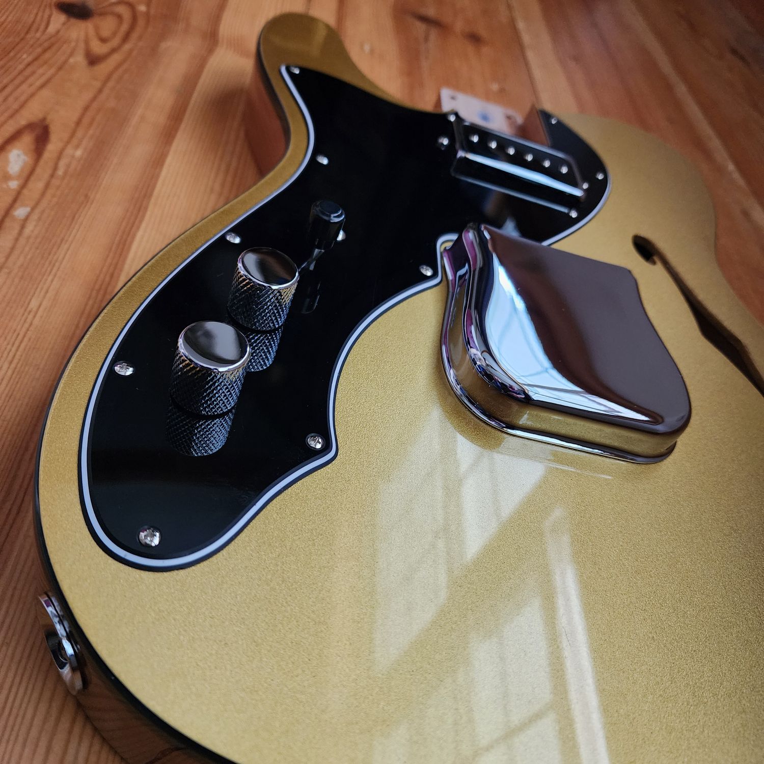 Brio LEFT HANDED Pre-Loaded 69 T-Style Thinline SS - Metallic Gold Top