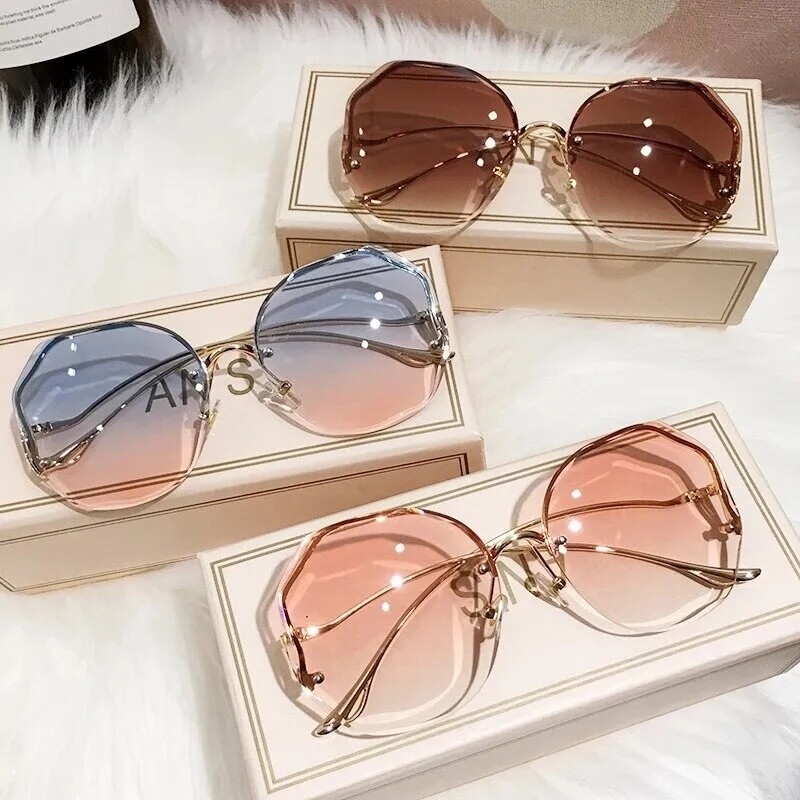 Sunglasses - Female Beach Style