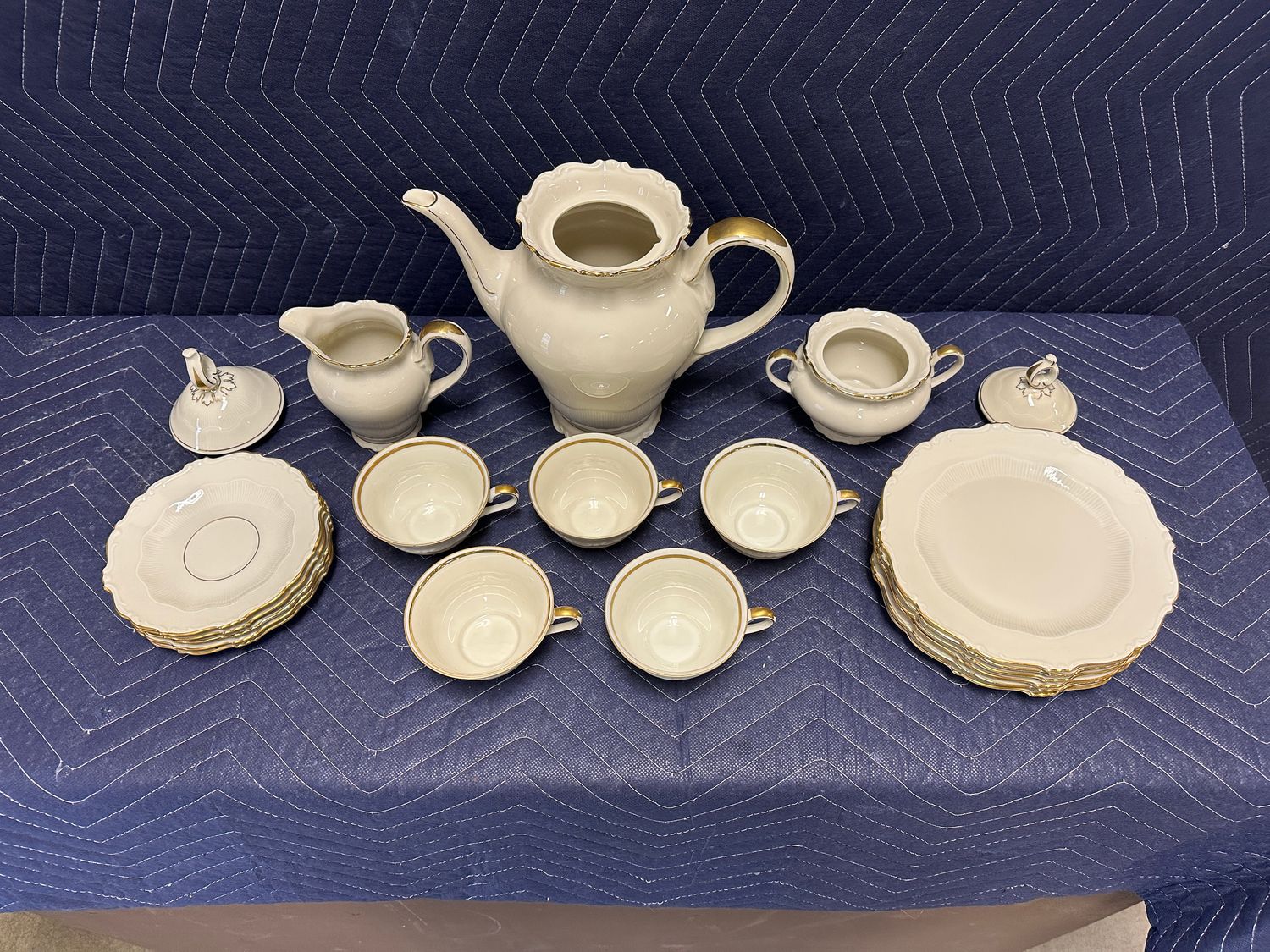 Schirnding Bavarian Porcelain Tea Set (19-Piece Set from Bavaria)