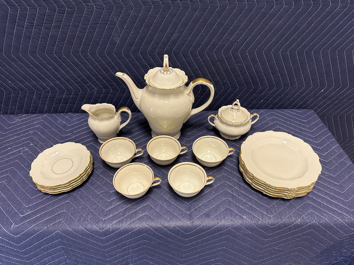 Schirnding Bavarian Porcelain Tea Set (19-Piece Set from Bavaria)