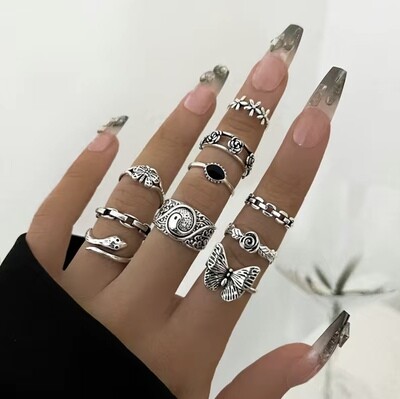 &quot;Timeless Elegance: Classic Butterfly Snake Blossom Chain Eye 10 Piece Rings&quot; 🦋🐍🌸💍
