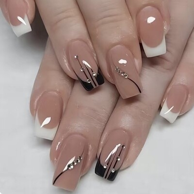 Sparkling Elegance: Artisanal Rhinestone Adorned Press-On Nails