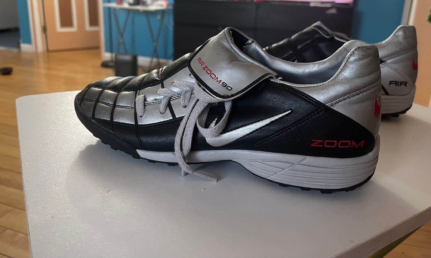 🚨 For Sale: Nike Air Zoom 90, Soccer Sneakers (Men’s Size 9) 🚨