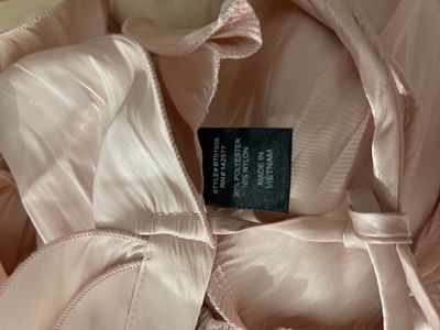 🌸 For Sale: Gorgeous Pink Blouse – Women’s Size Small! 🌸