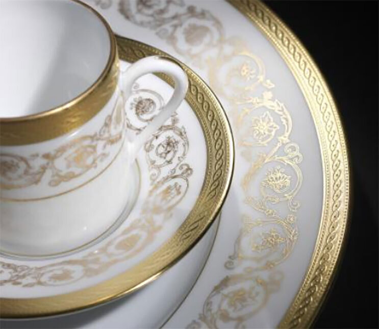 J. Seignolles Ambassade White With Gold 5 Piece Place Setting JS175