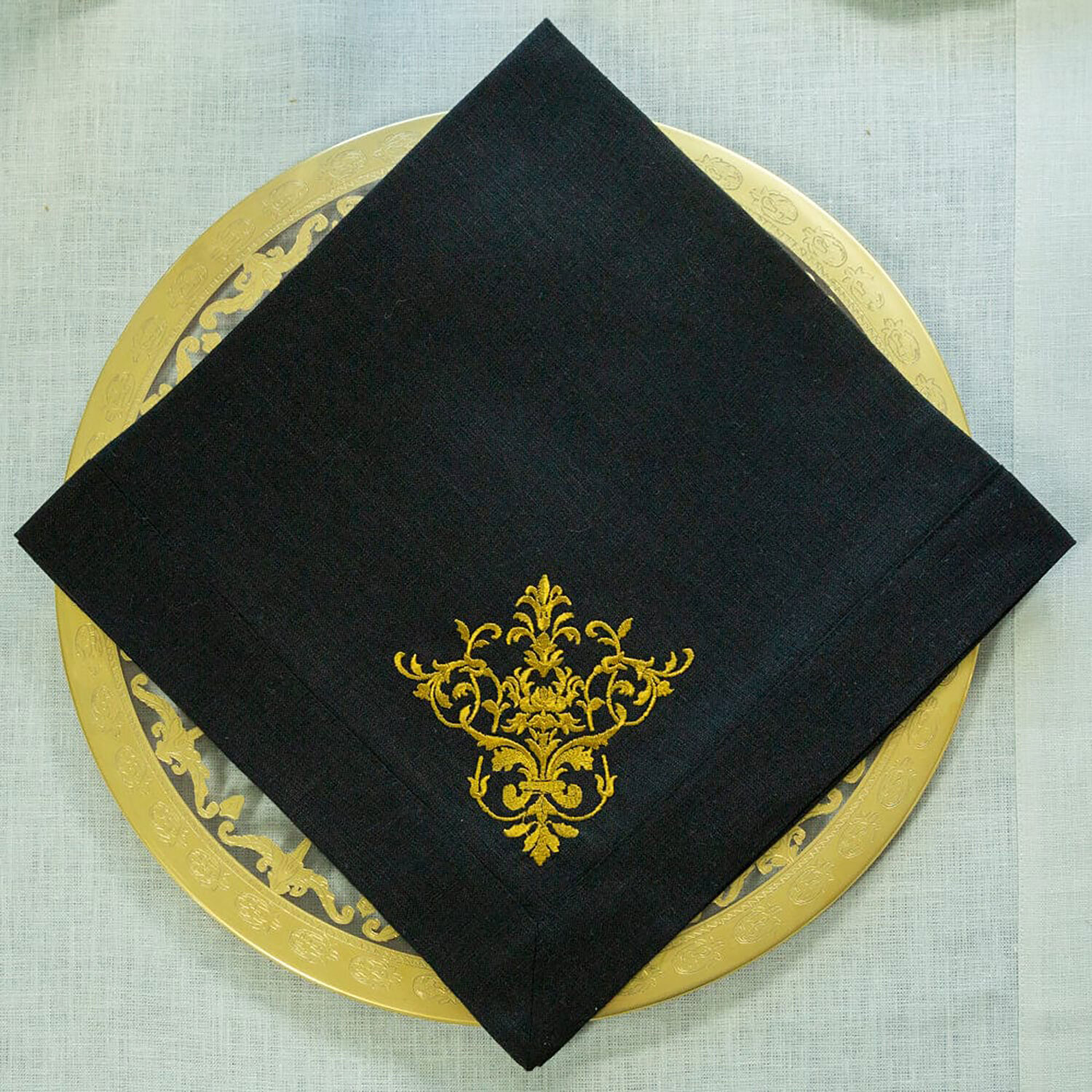 Crown Victorian Large Napkin Black Gold Set of 8 NLG588