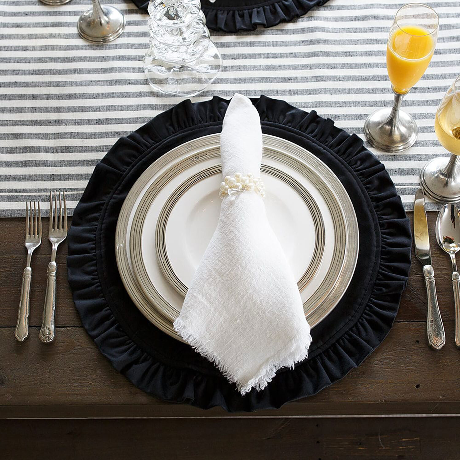 Crown Velvet Round Placemat with Ruffle Black Set of 8 P510