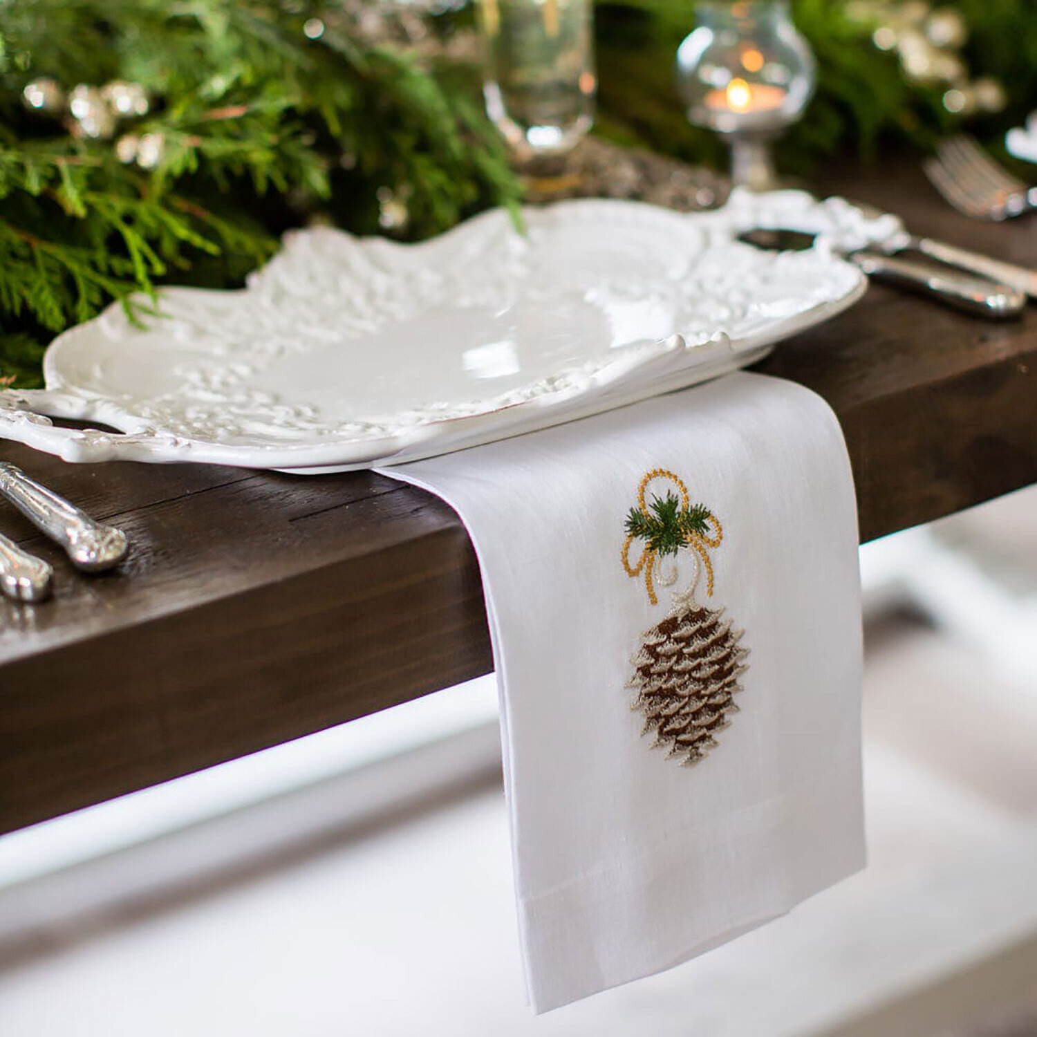 Crown Pinecone Ornament Linen Towel White Set of 4 T1064