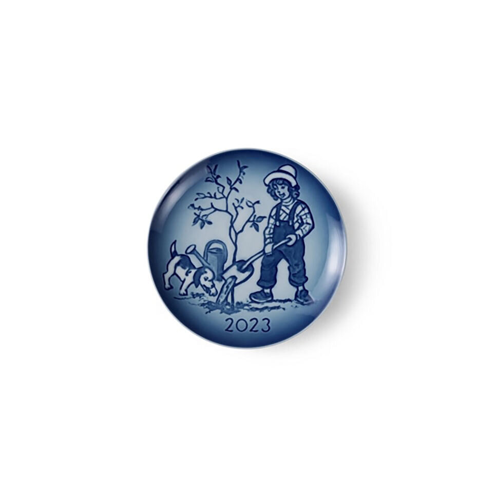 Royal Copenhagen B&G Children's Day Plate The Gardener's Little Helper 1066058