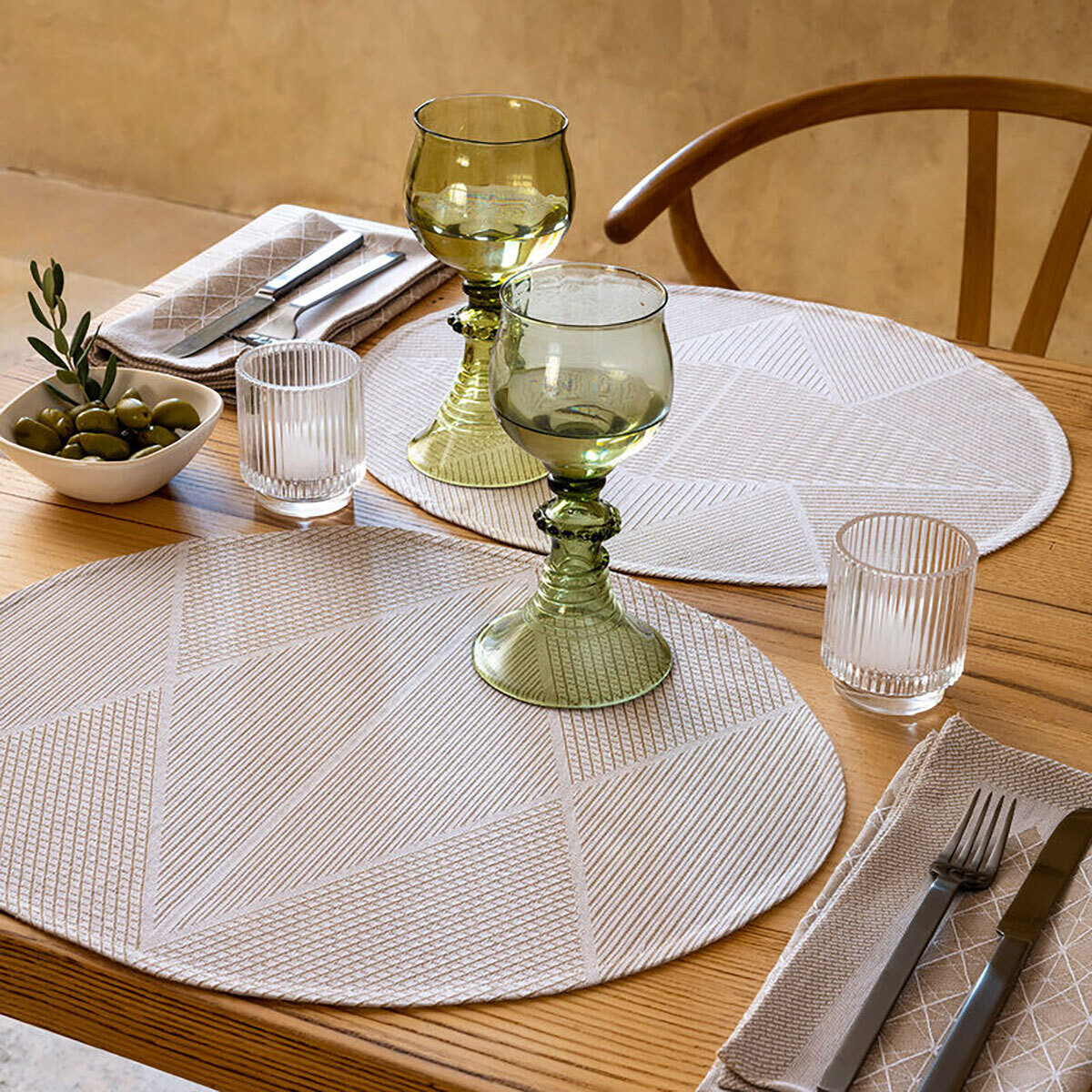 Le Jacquard Francais Club Etoile Beige Placemat Diameter 16 Inch 28823 Set of 4, MPN: 28823, 366026…