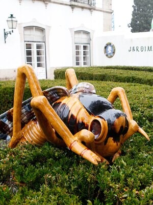 Bordallo Pinheiro Pinheiro Arte Bordallo Pinheiro Giant Wasp Decorated 65004181, MPN: 65004181, 560…