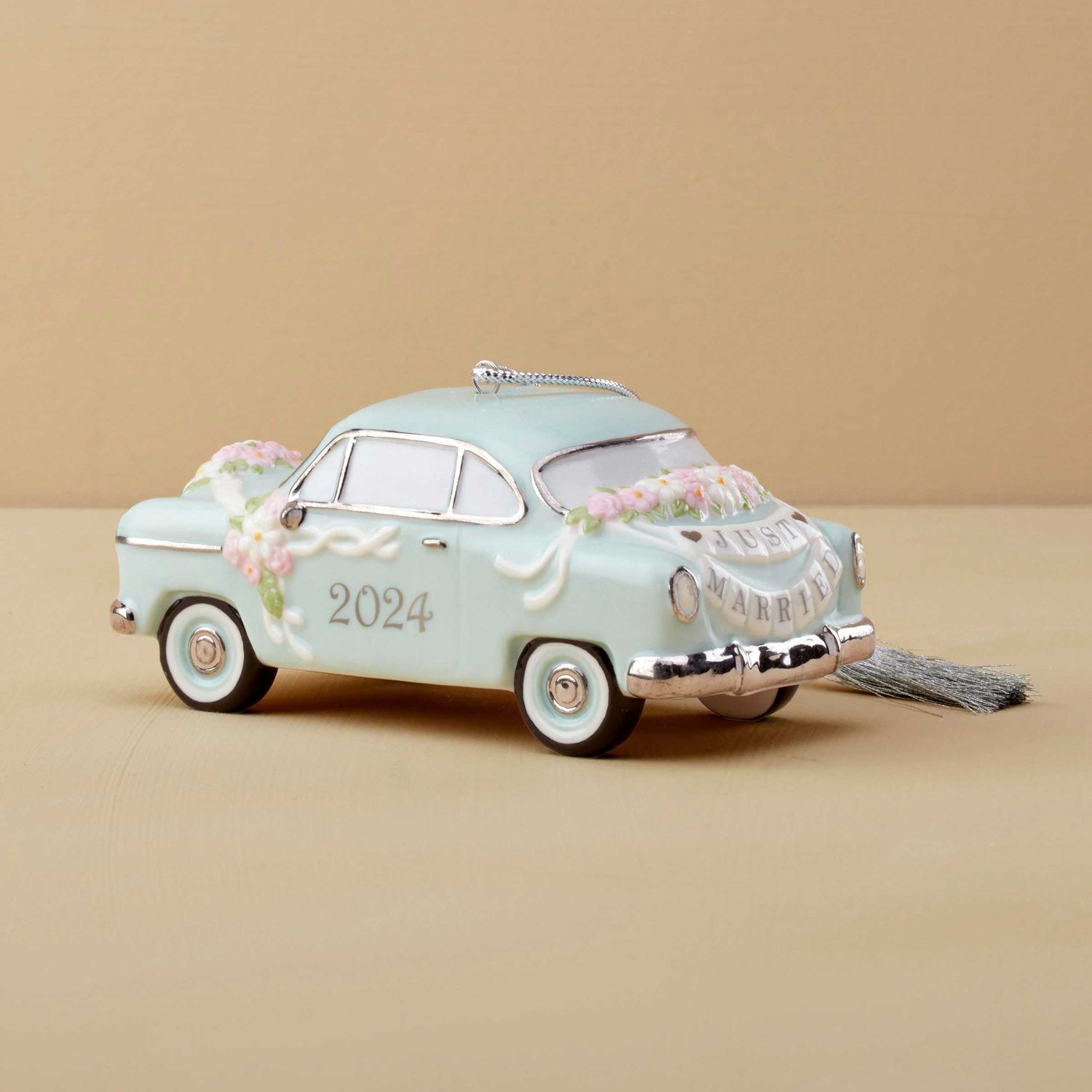 Lenox 2024 Just Married Vintage Car Ornament, MPN: 895764, UPC: 194372029230