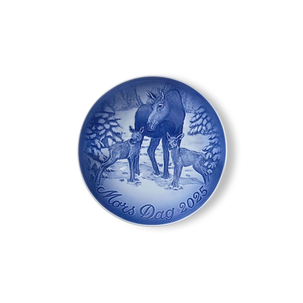 Royal Copenhagen Bing &amp; Gr�ndahl Mother&#39;s Day Plate 2025 Cow Moose with Calves 15 cm, MPN: 1074929,…