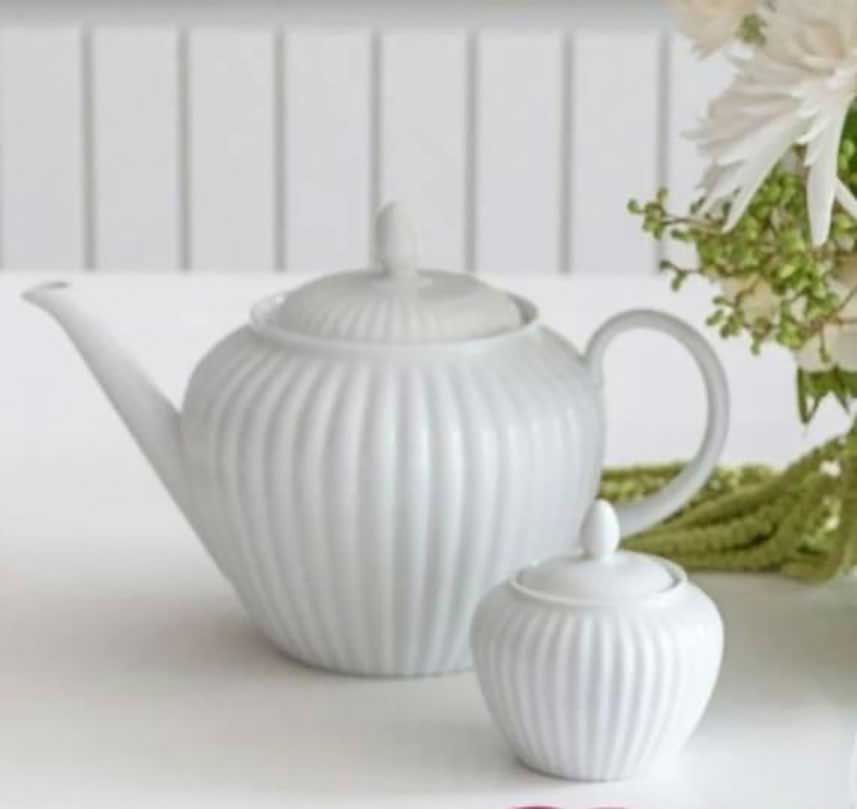 Royal Limoges Plisse White Porcelain Sugar Bowl, Q006-PLI00001