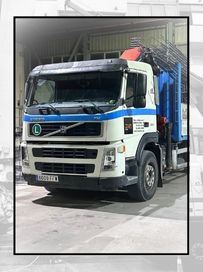 Transporte con Camión y Servicios de Grúa en Obra