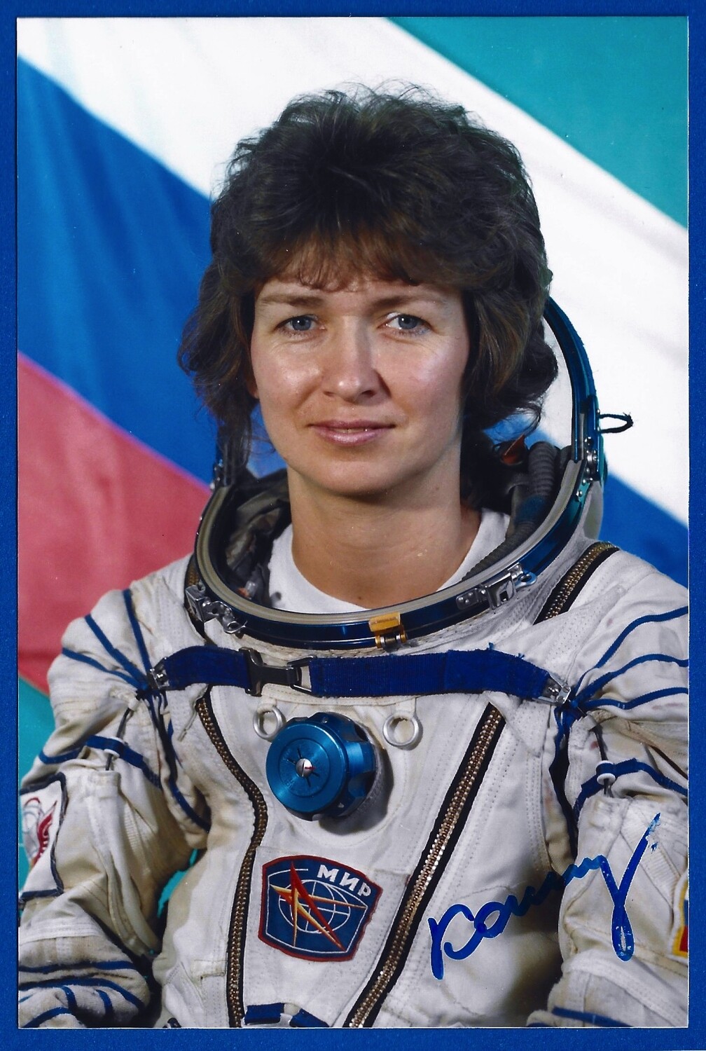 Yelena Kondakova Russian cosmonaut signed postcard