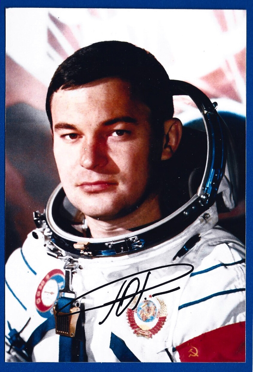 Yuri Romanenko Soviet cosmonaut signed picture