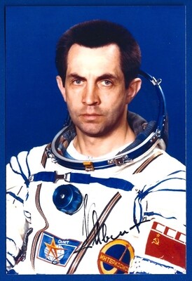 Alexander Ivanchenkov Soviet cosmonaut signed picture