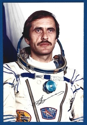 Pavel Vinogradov Soviet cosmonaut signed picture