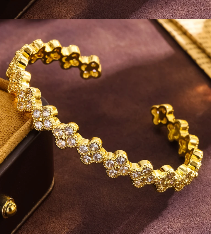 Cuff Clovers
