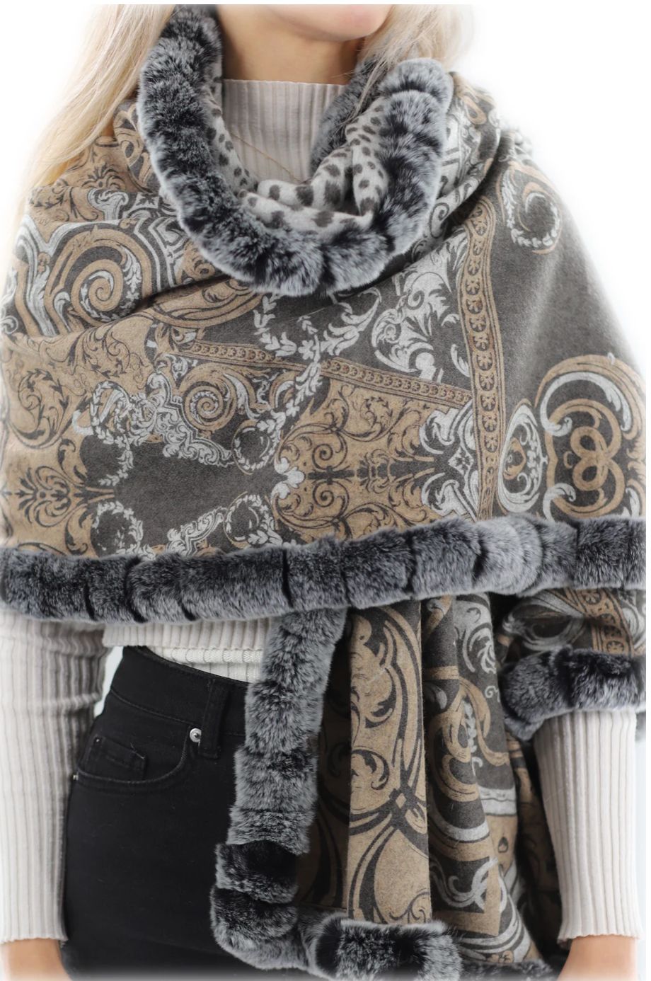 100% Cashmere scarf with rabbit fur trim